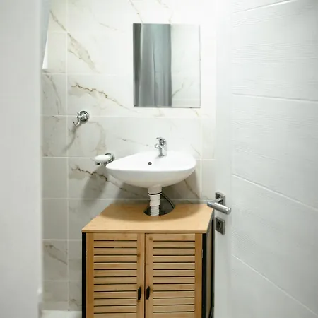 Appartamento Crowne Stan11550 Sopstveno Parking Mesto Lazarevac